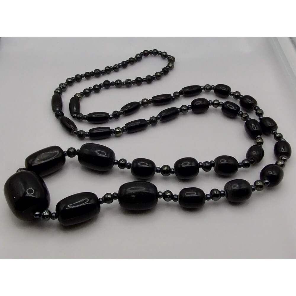 Art Deco Noble and Elegant Black Resin Barrel Beads and Hematite Beaded Necklace